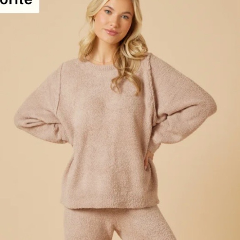 Softies Marshmallow Reverse Seam Crew Neck Top Bracelet Sleeve.
